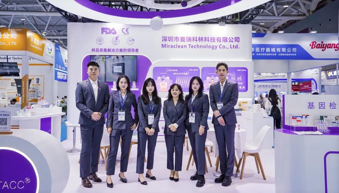 香港澳门六宝典销售团队展会合影.jpg